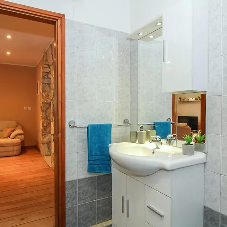 Dea In Kmeti Tatil Evi Žminj